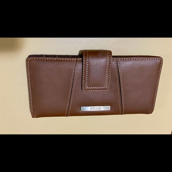 Brown women’s Keneth Cole Reaction wallet - Picture 2 of 5